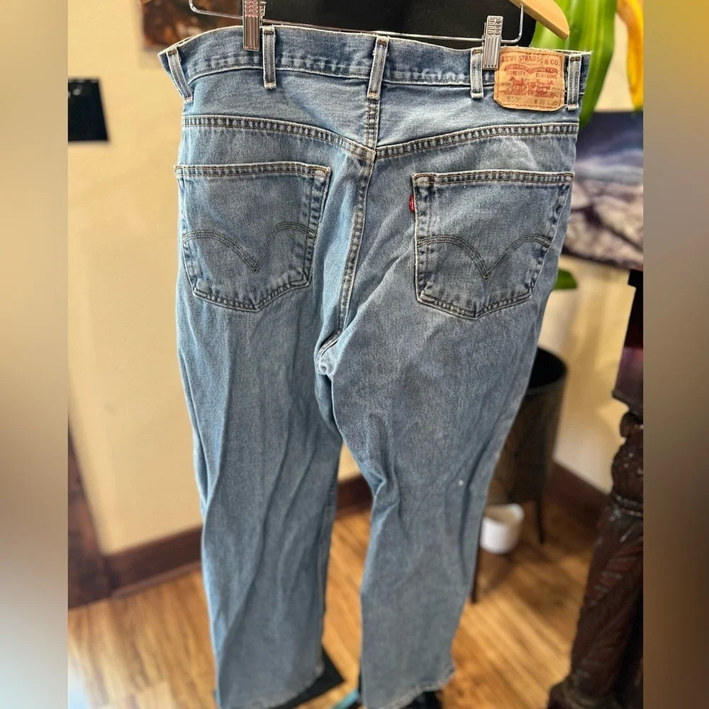 Levi’s 550 jeans size 38/32 in GUC